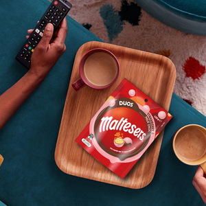 Maltesers Duos Chocolate Sharing Bag 120g (Strawberry & Milk Chocolate Flavour)
