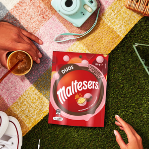 Maltesers Duos Chocolate Sharing Bag 120g (Strawberry & Milk Chocolate Flavour)